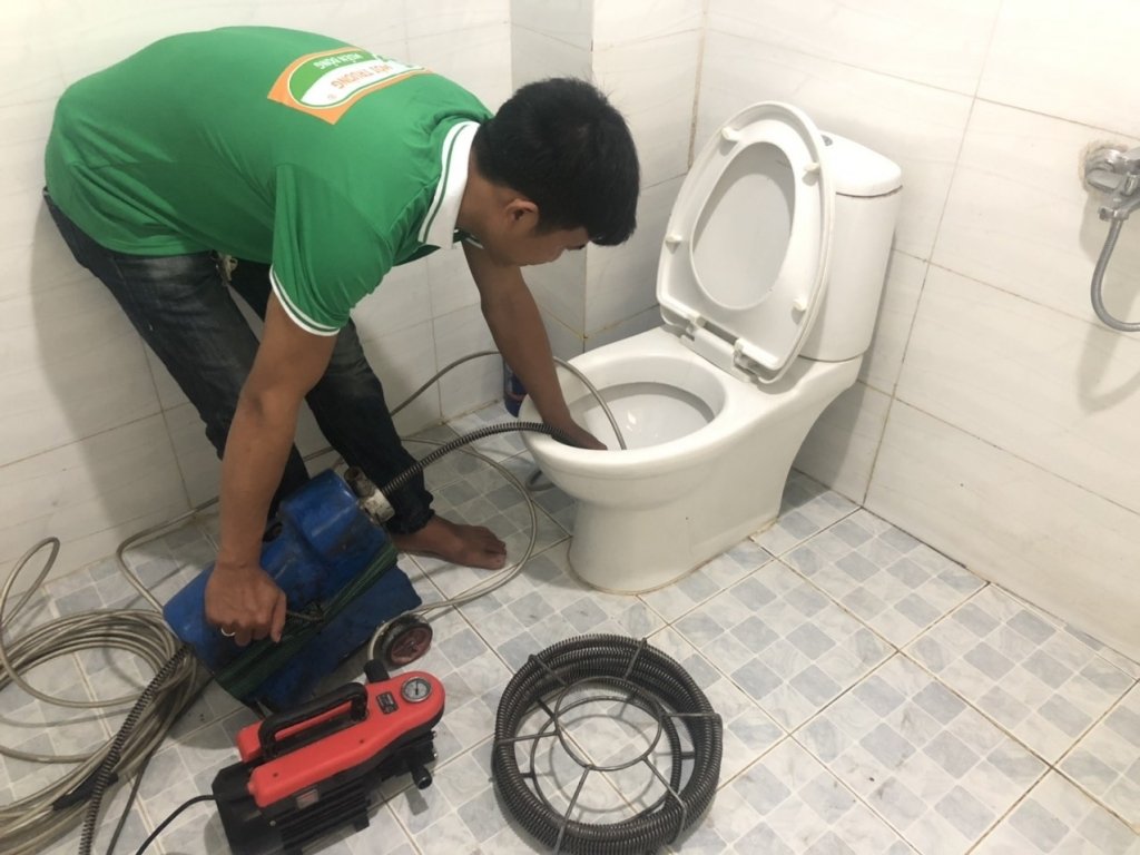 Dịch vụ thông nghẹt bằng máy lò xo